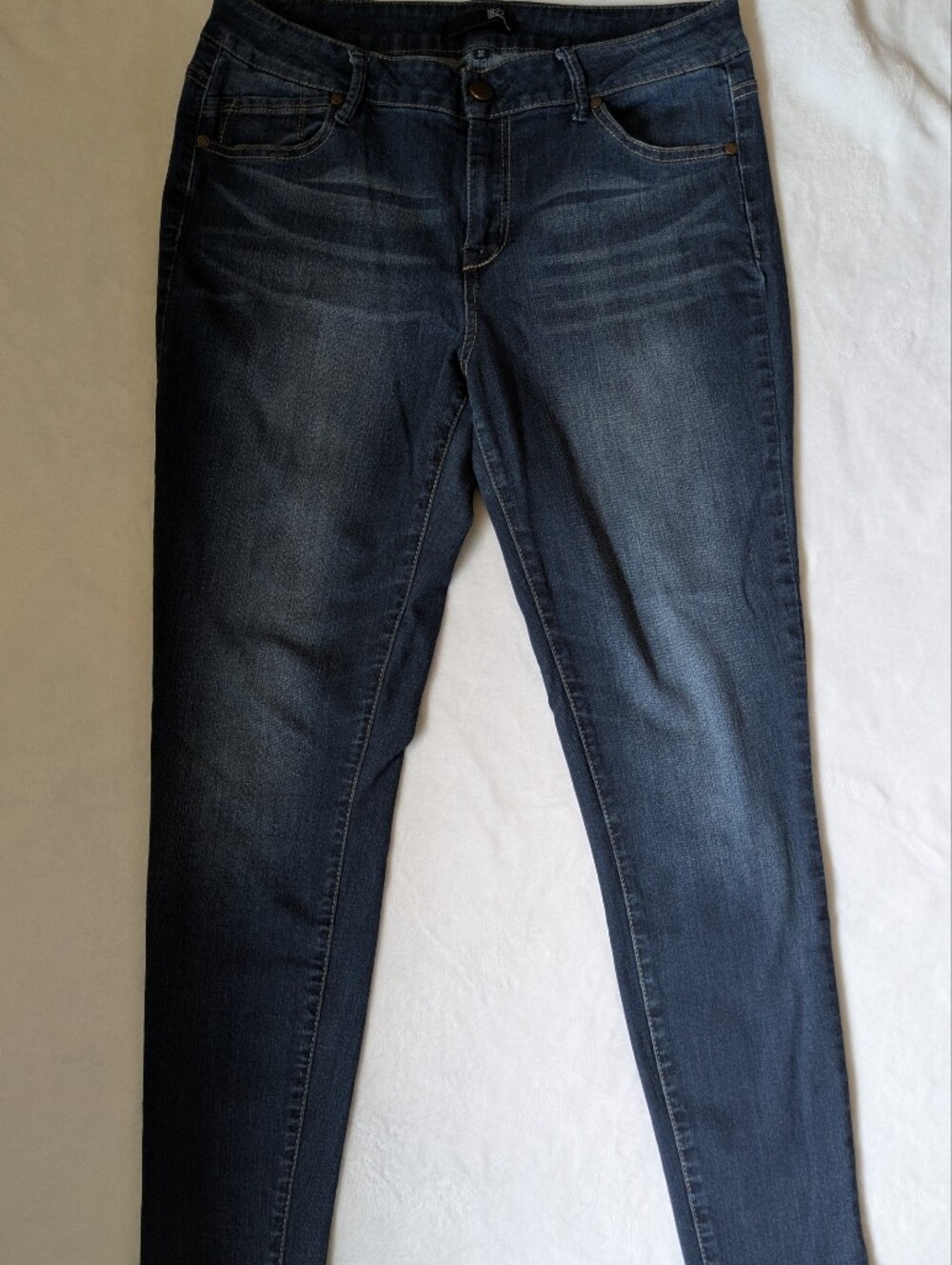 1822 Denim Skinny Jeans in Dark Blue Wash